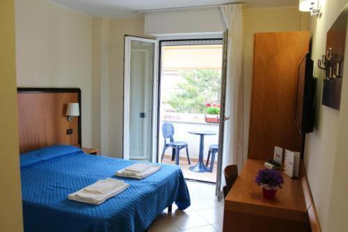 Hotel Mare Azzurro Terracina Exterior foto