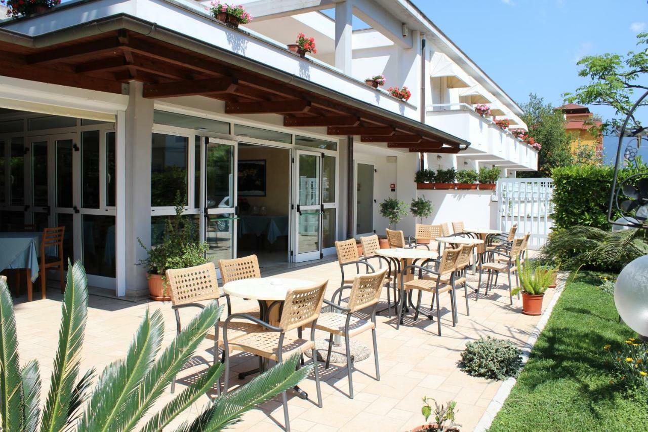 Hotel Mare Azzurro Terracina Exterior foto
